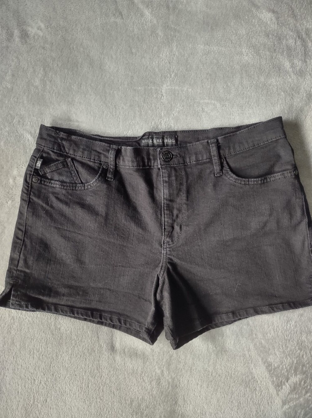 Rock & Republic Kimber Black Denim Shorts Women’s Size 16 Stretch Mid Rise Y2K